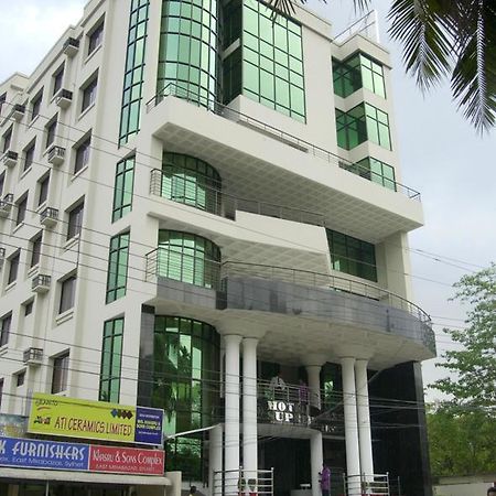Hotel Supreme Sylhet Buitenkant foto