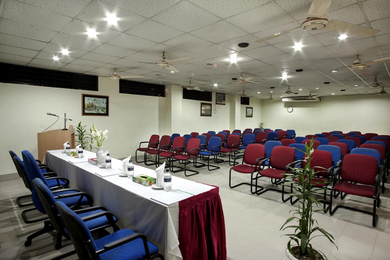 Hotel Supreme Sylhet Buitenkant foto