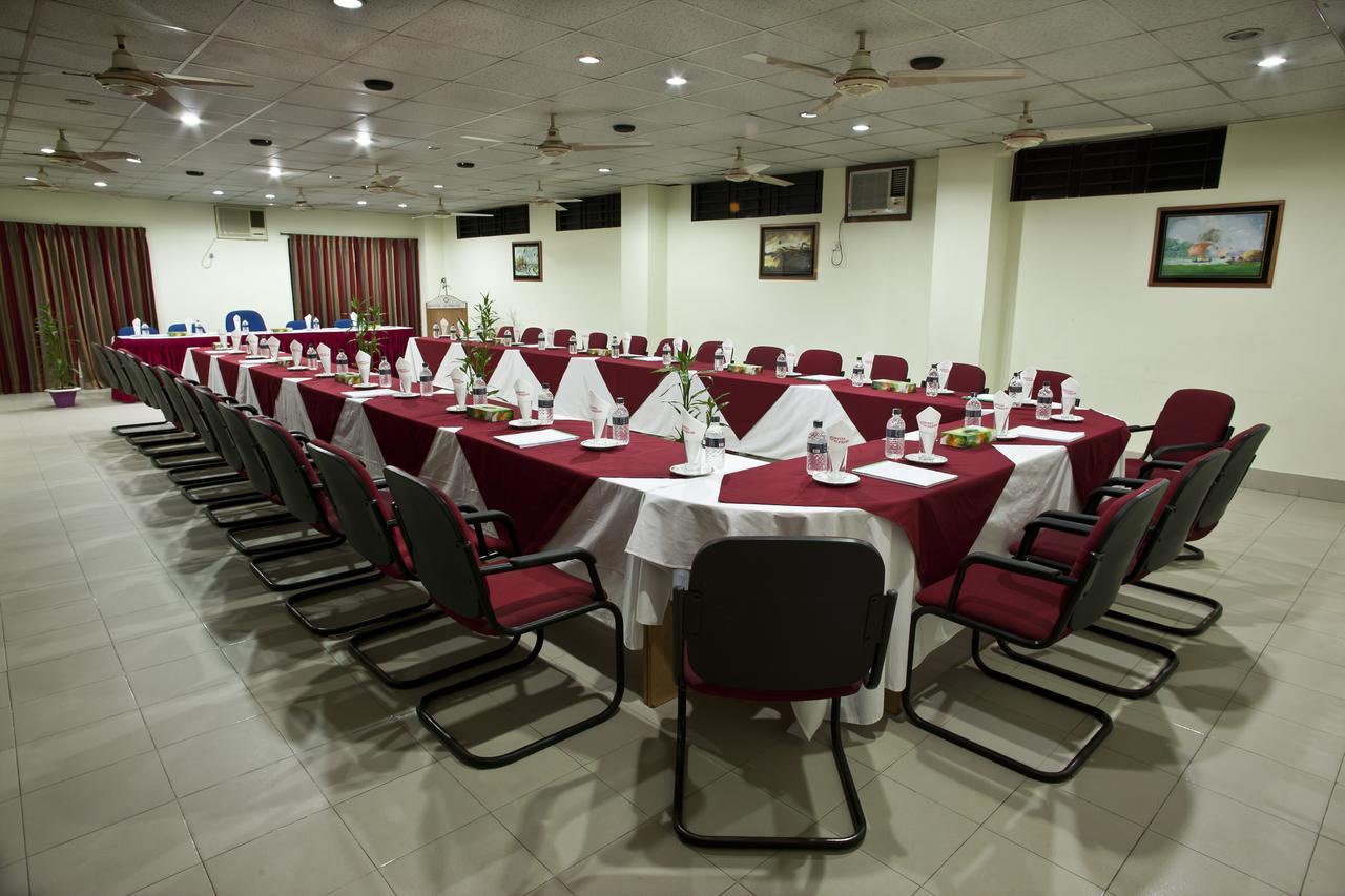 Hotel Supreme Sylhet Buitenkant foto